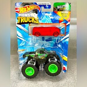 Monster Trucks Torque Terror with Free Crushed car, 1:64 Scale diecast Truck